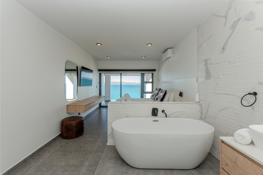 5 Bedroom Property for Sale in Mykonos Western Cape